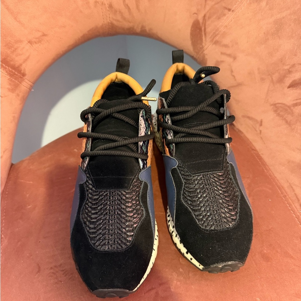 Black and orange Sneakers